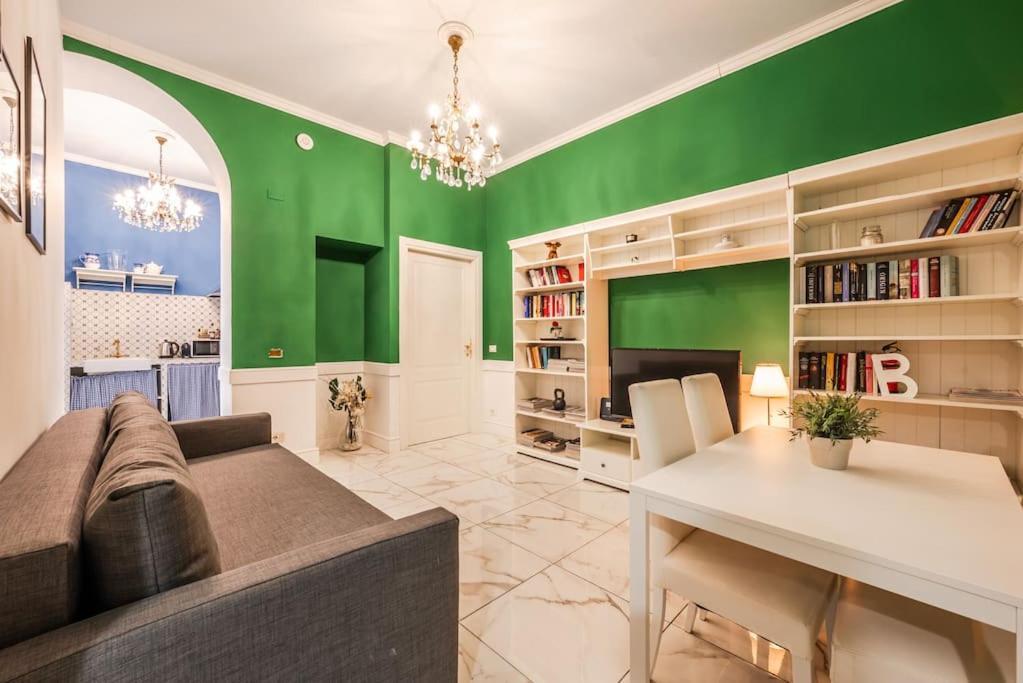 Centrale's Nest - Elegant Close To Station Apartment